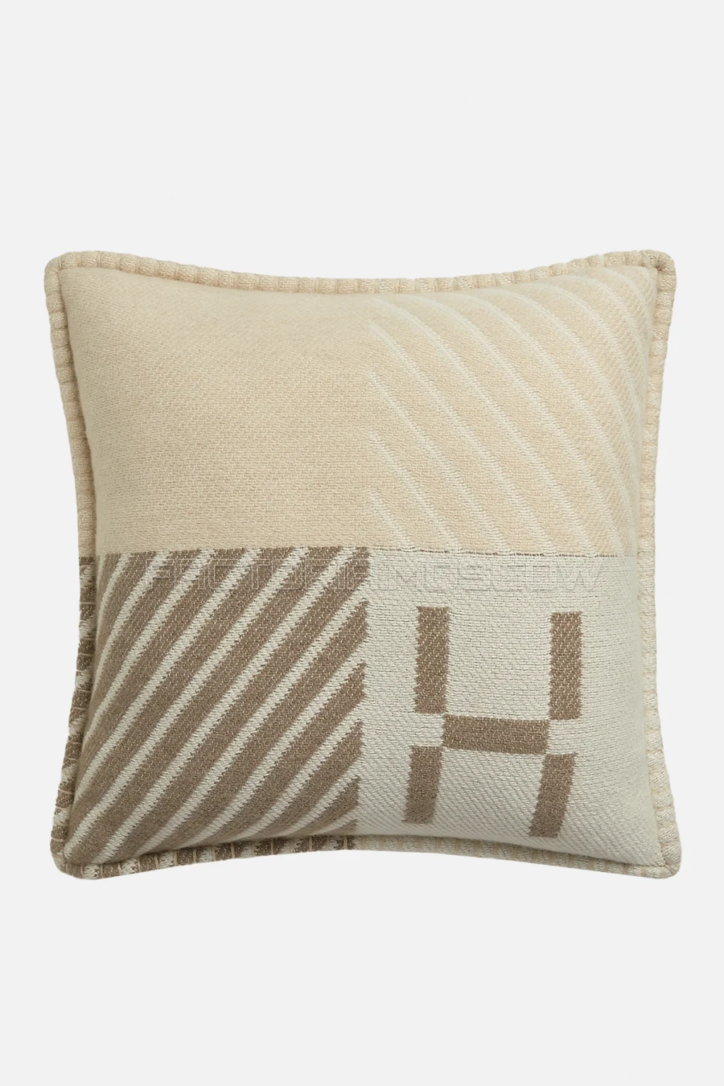 Hermes Avalon Zellige pillow Colour Naturel/Galet