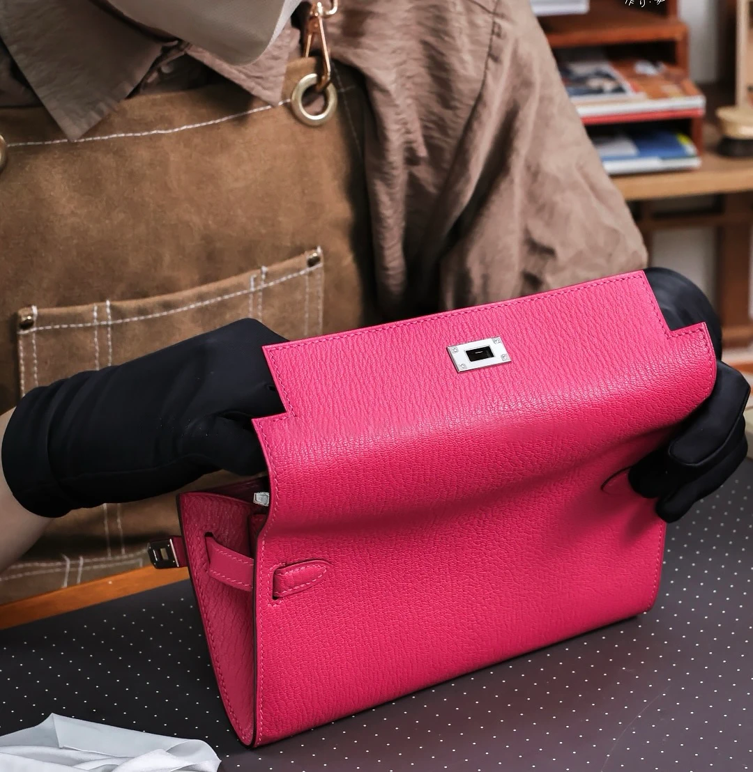 Hermès Kelly To Go Wallet Framboise Chèvre Mysore PHW